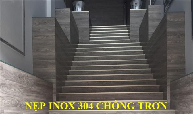 nep-inox-chong-tron-mui-bac-cau-thang-2-679x400