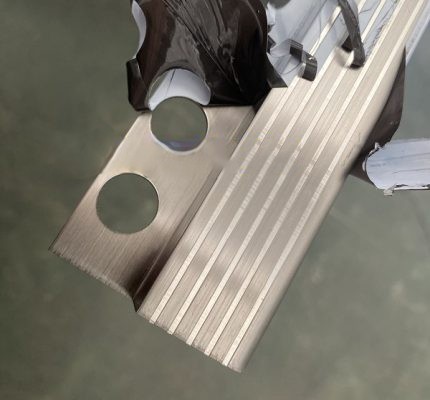 nep-inox-chong-tron-mui-bac-cau-thang-6-430x400